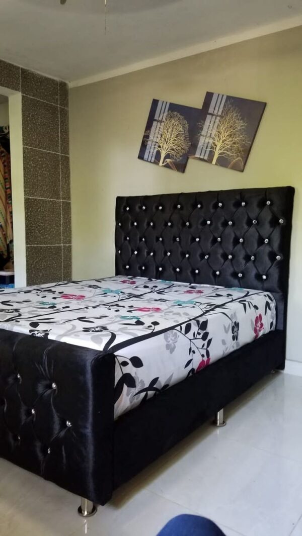 Modern Button tufted Hedboard Bedframe Design